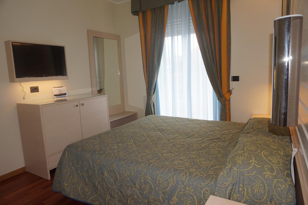 Hotel Columbus Lignano Sabbiadoro Extérieur photo
