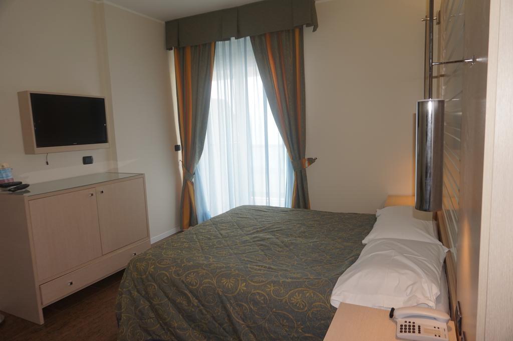 Hotel Columbus Lignano Sabbiadoro Extérieur photo