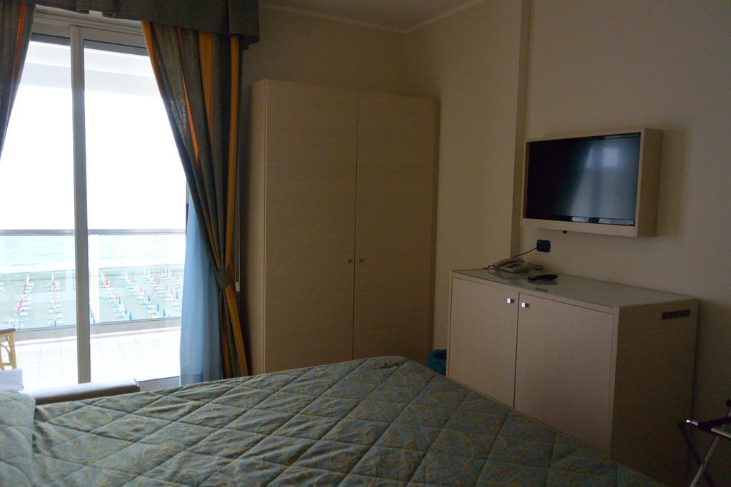 Hotel Columbus Lignano Sabbiadoro Chambre photo